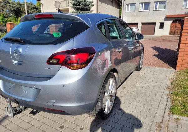 Opel Astra cena 22900 przebieg: 157000, rok produkcji 2011 z Włocławek małe 121